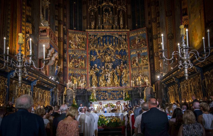 We join the celebration of the successful Veit Stoss’s altar renovation in which we had a hand